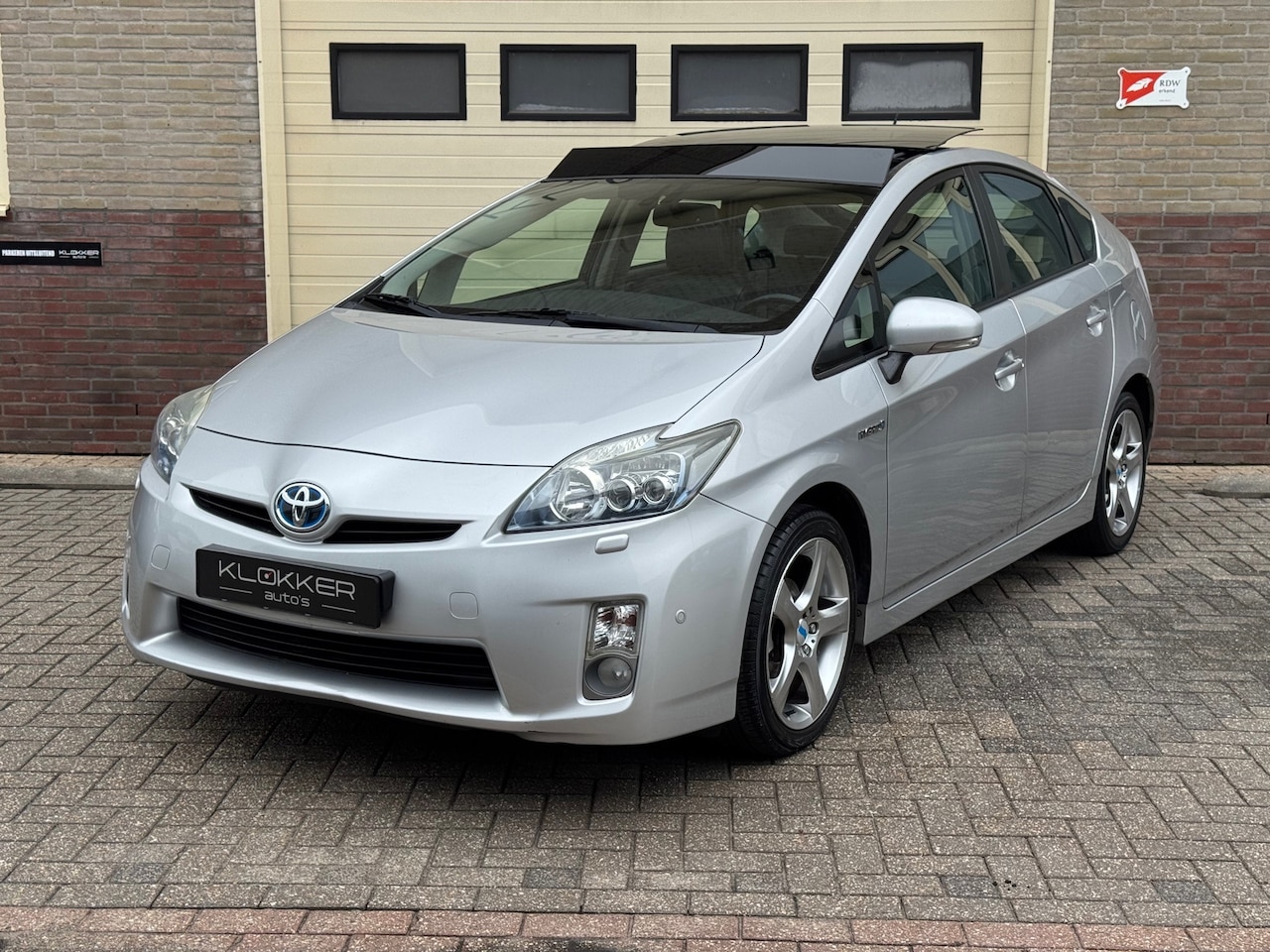 Toyota Prius - 1.8 Dynamic Solar Pano|Leder|Stoelverw.|Navi|Camera|Dealer O.H. - AutoWereld.nl