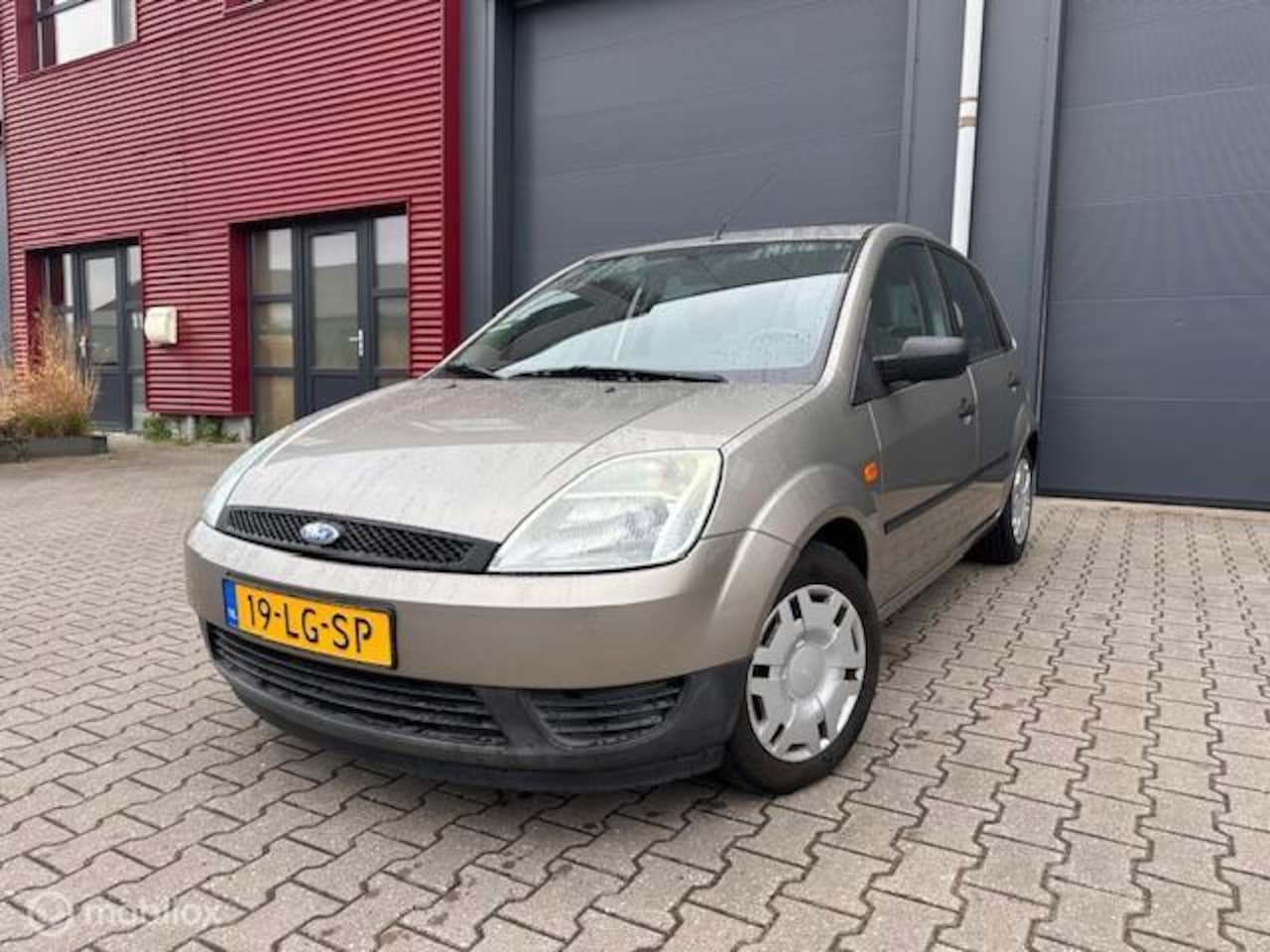 Ford Fiesta - 1.3 Ambiente /5 deurs /Elektrische ramen /Radio - AutoWereld.nl