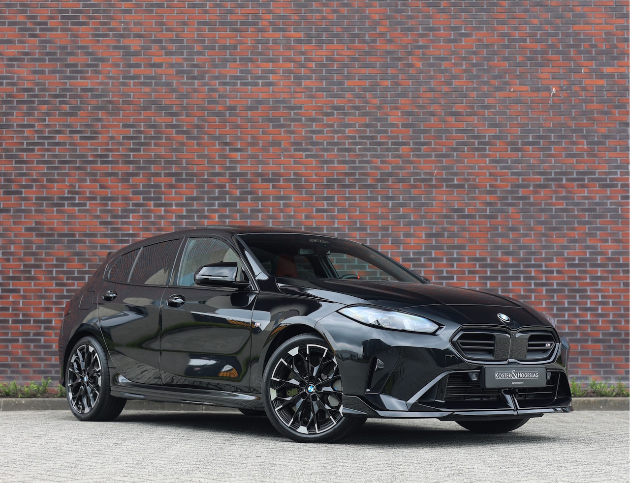BMW 1-serie - M135i xDrive | M Performance - Pano - Harman Kardon - AutoWereld.nl