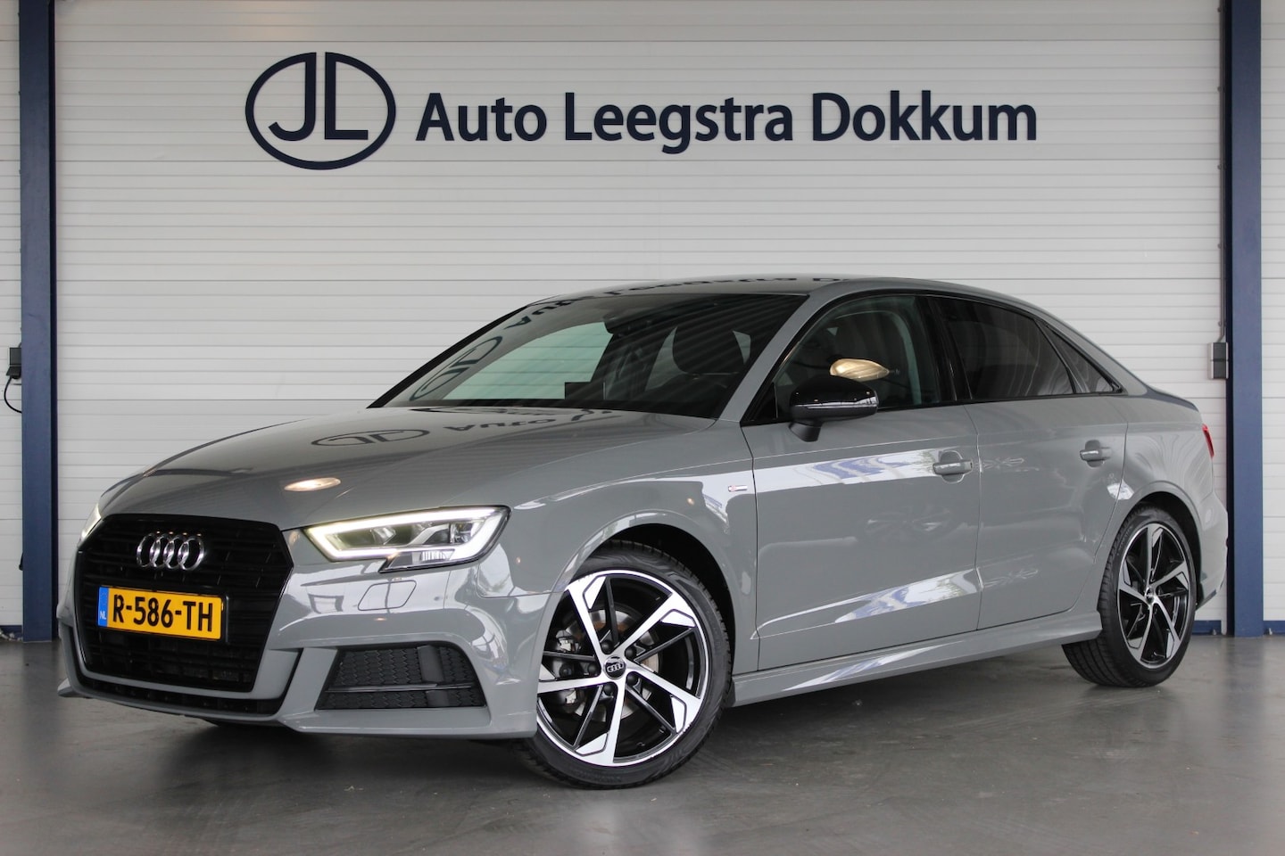 Audi A3 Limousine - 35 TFSI CoD S-Line Edition Black Optic | Quantum Grey | LED | Sportstoelen | Privacy glass - AutoWereld.nl