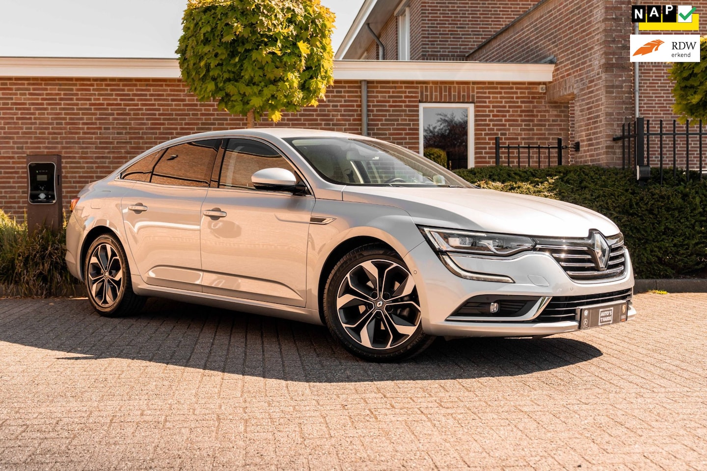 Renault Talisman - 1.6 TCe Limousin 150 PK Aut. BOSE Massage Stoelvent/verw. Camera Trekhaak 18'' - AutoWereld.nl