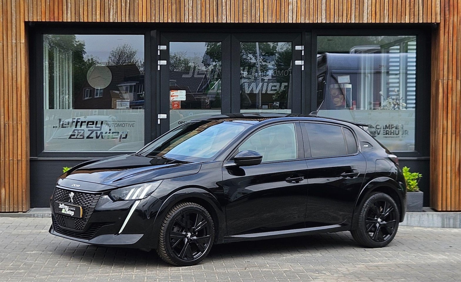 Peugeot 208 - 1.2 PureTech GT Pack stoelverwarming. led. apple carplay. cruise. pano. - AutoWereld.nl