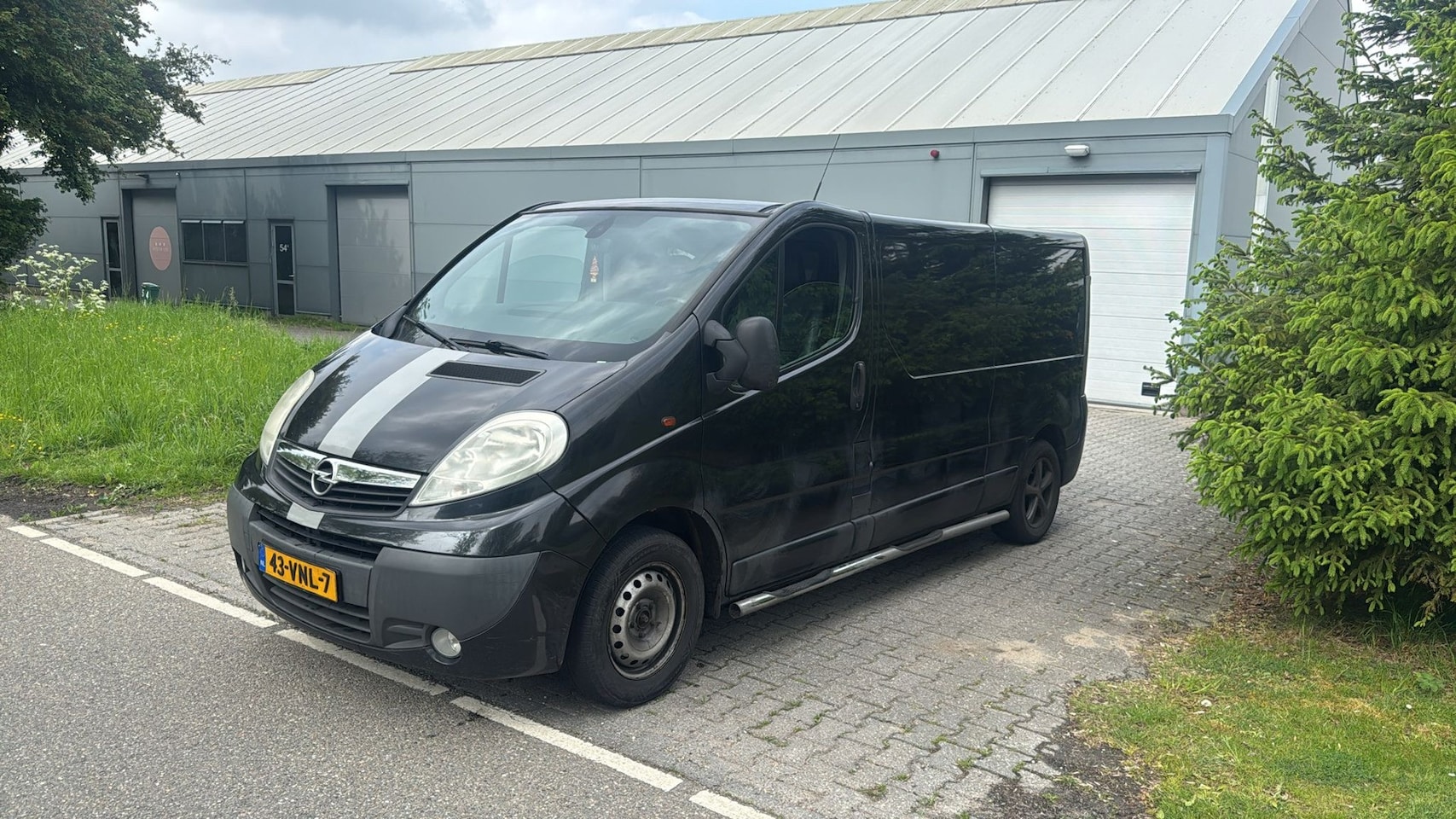 Opel Vivaro - 2.5 CDTI L2H1 AIRCO6 BAK LANG ZWART 2008 - AutoWereld.nl