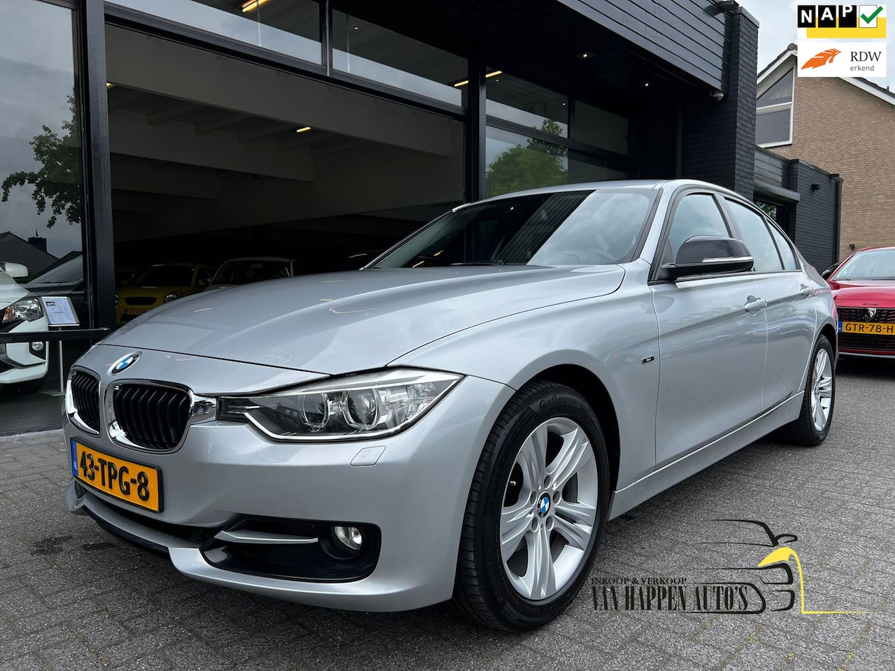 BMW 3-serie - 320i High Executive / Automaat / APK 4-2027 - AutoWereld.nl