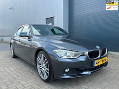 BMW 3-serie - 320i High EXE AUT LEDER NAVI HUD XENON