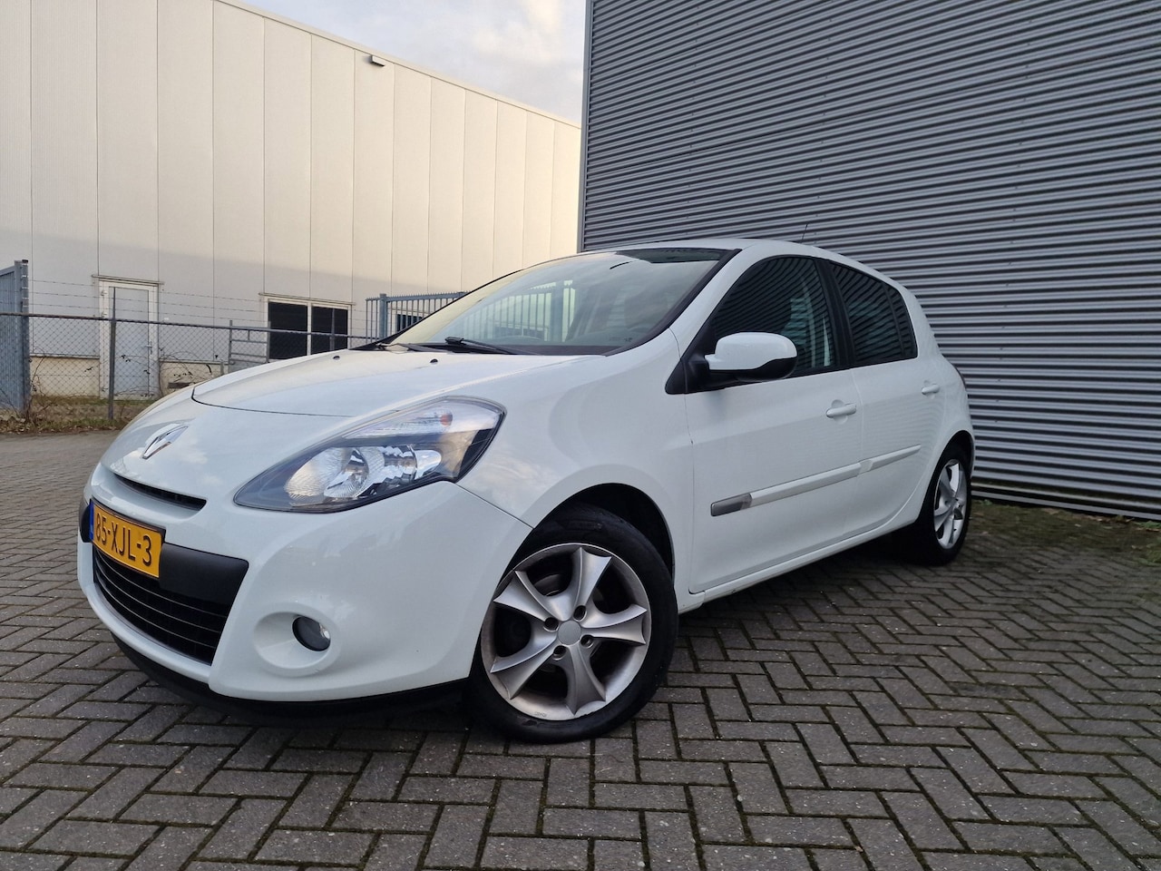 Renault Clio - 1.5 dCi Collection PSENSOR CRUISE 2 X SLEUTELS - AutoWereld.nl