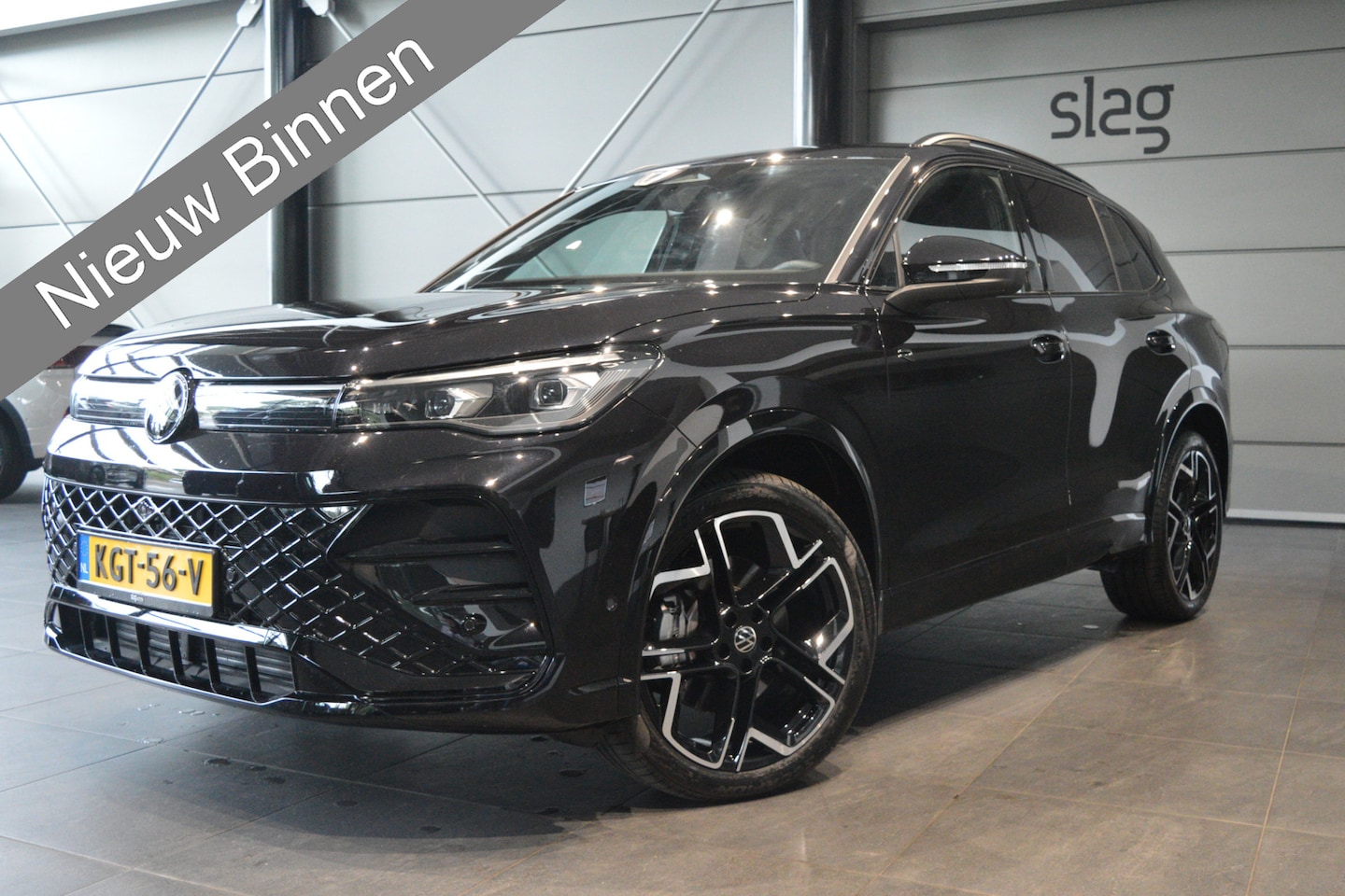 Volkswagen Tiguan - 2.0 TDI 3X R-LINE Black Style camera cruise 20 inch 150 pk !! - AutoWereld.nl