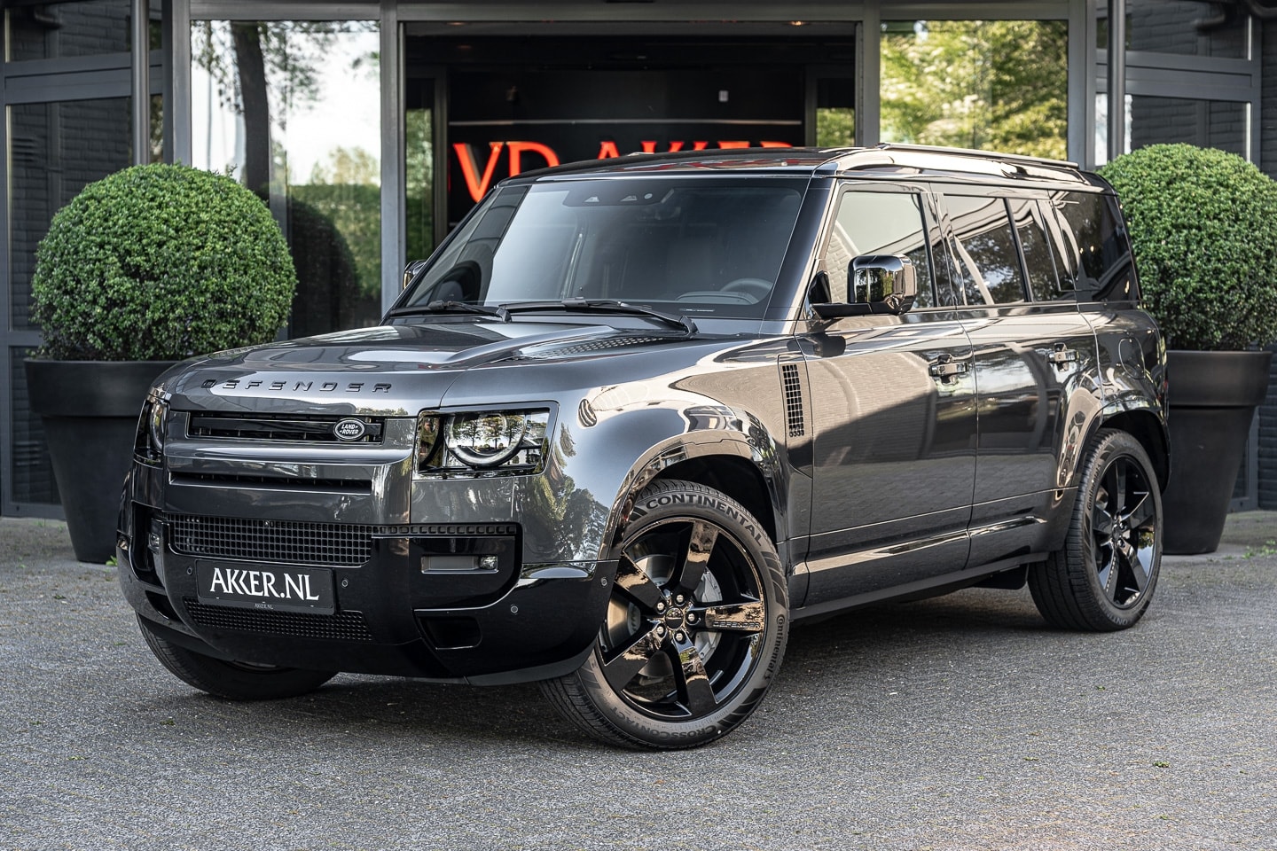 Land Rover Defender 110 - LANDROVER P300e X-Dynamic SE | Facelift I Black Pack | Pano.Dak | 360° Camera | 22 Inch - AutoWereld.nl
