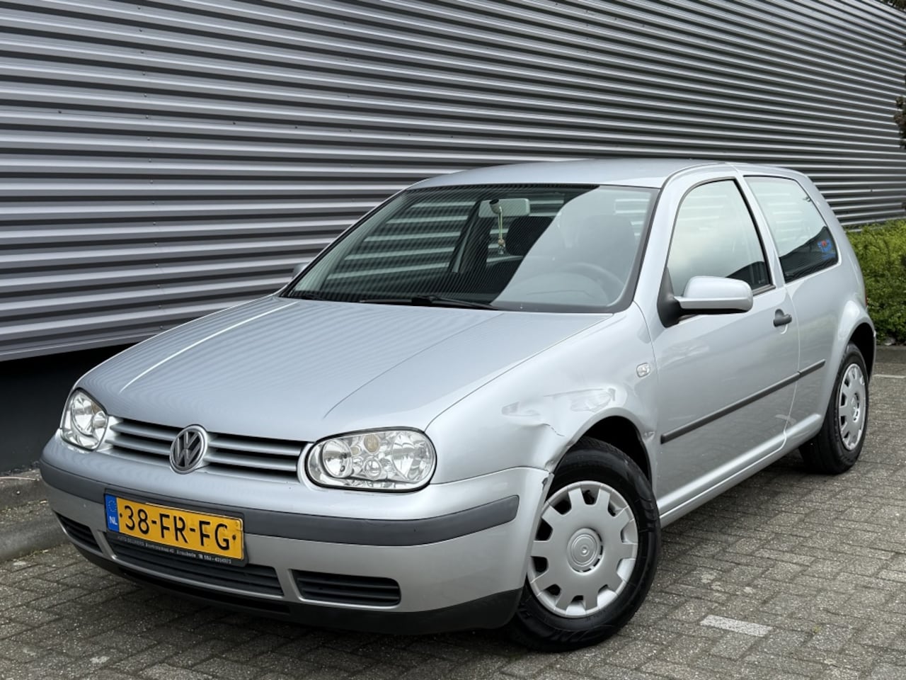 Volkswagen Golf - 1.4-16V 75PK / Trendline Edit. / NW APK / Koopje / 2000 - AutoWereld.nl