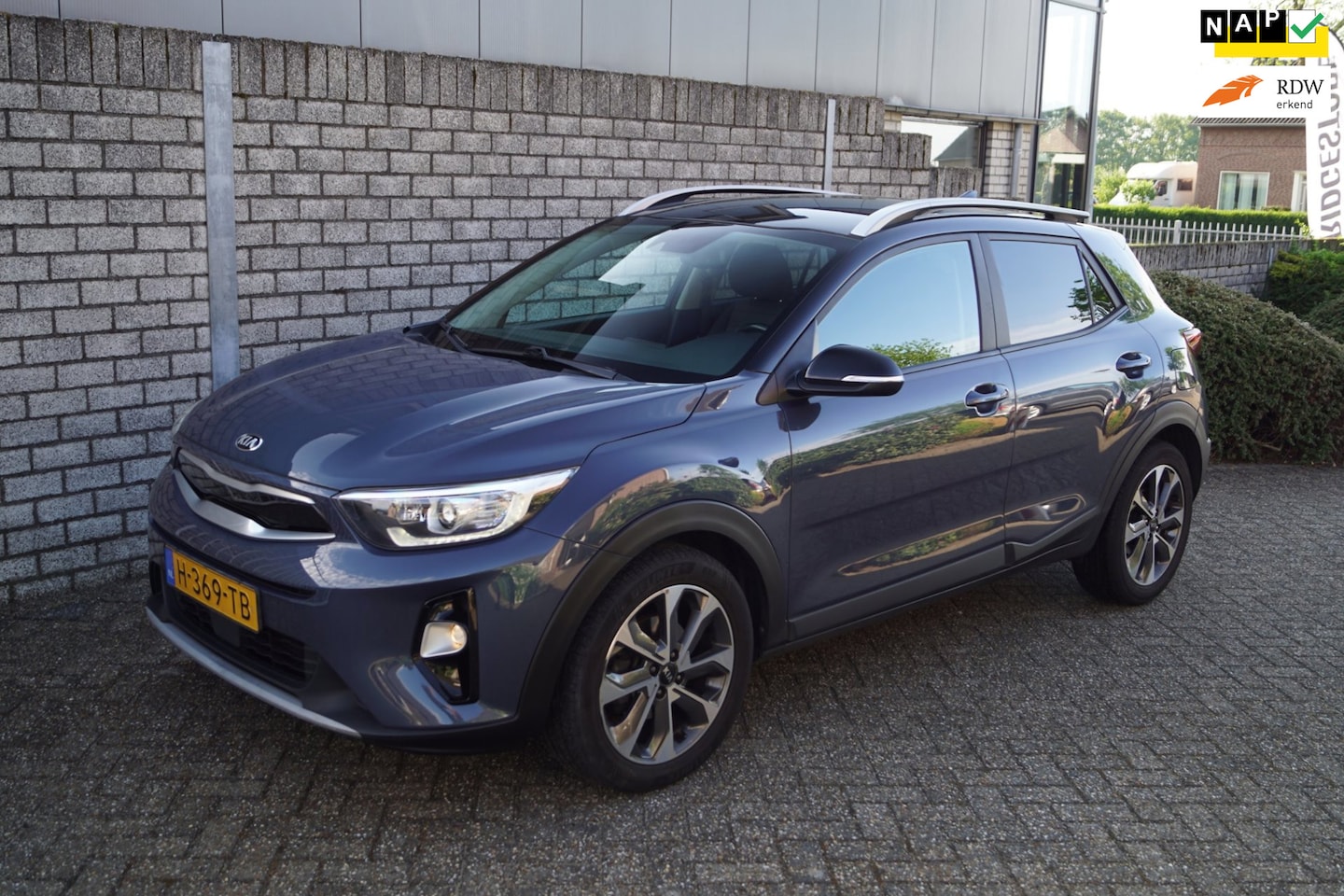Kia Stonic - 1.0 T-GDi DynamicPlusLine 5 DRS Navi Camera Clima Cruise DAB PDC Keyless Elektrische Ramen - AutoWereld.nl