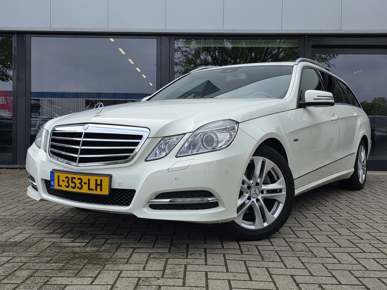 Mercedes-Benz E-klasse Estate - 200 CGI Avantgarde + SCHUIFDAK + CRUISE + NAVIGATIE - AutoWereld.nl
