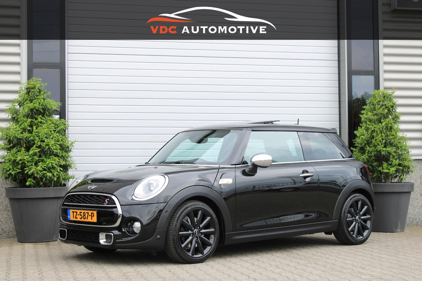 MINI Cooper S - Mini 2.0 Chili Pano | Stoelverwarming | Navi Professional | Leder | Dealer Onderhouden - AutoWereld.nl