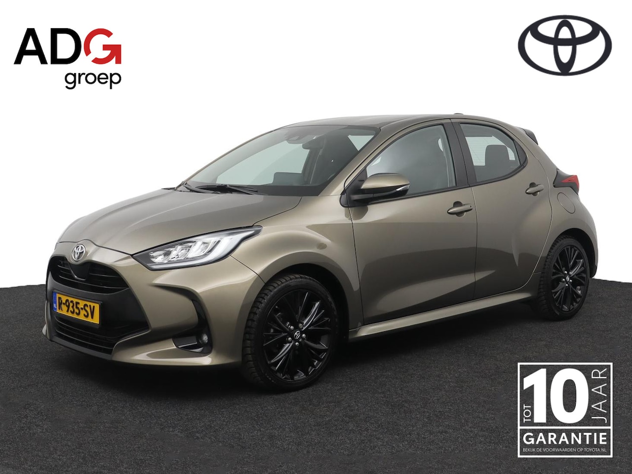 Toyota Yaris - 1.5 VVT-i Business Plus | Airco | Trekhaak | Navigatie | 17 Inch all-weather | - AutoWereld.nl
