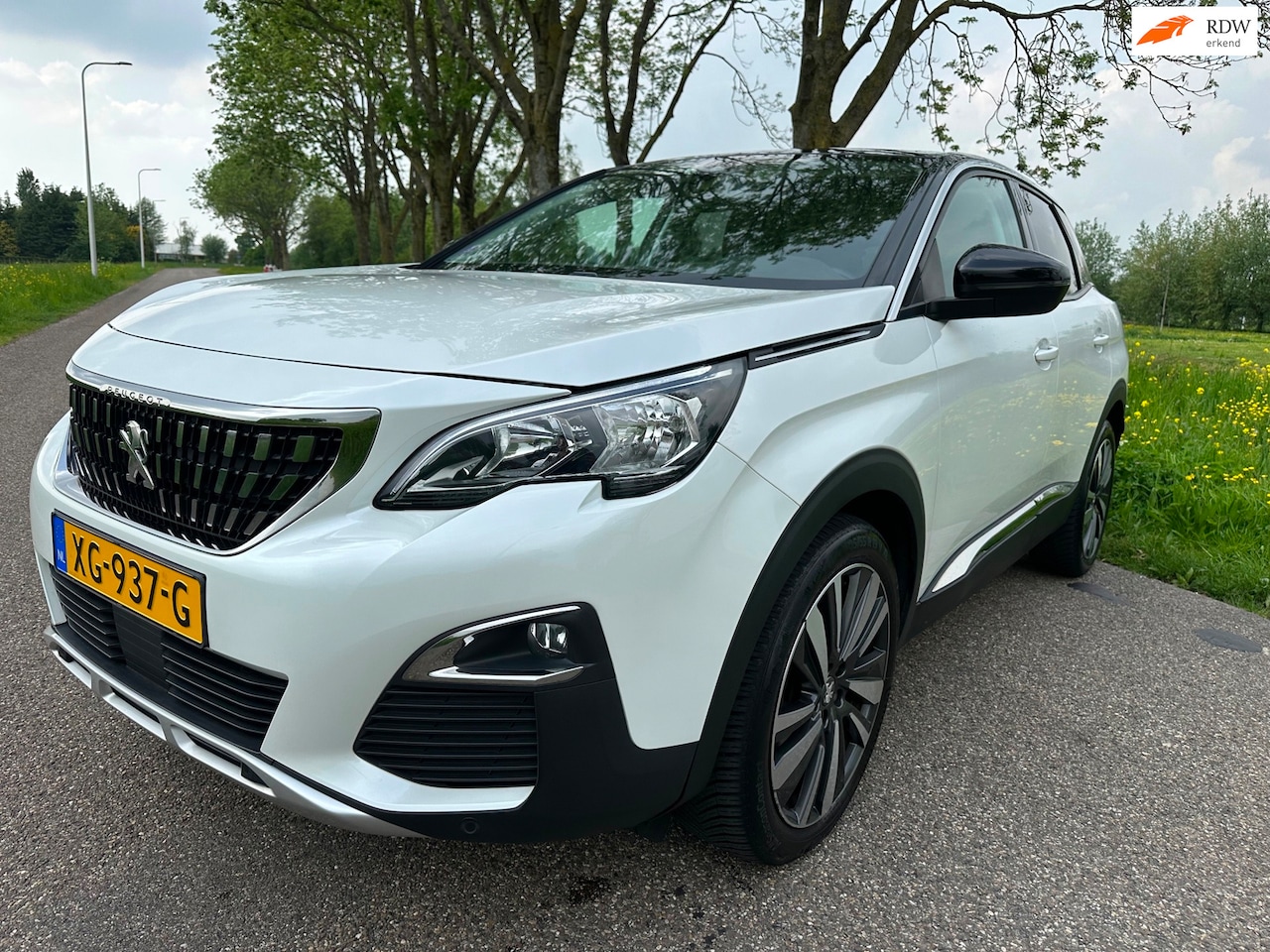 Peugeot 3008 - 1.2PureTechAllure|automaat|trekhaak|half leder - AutoWereld.nl
