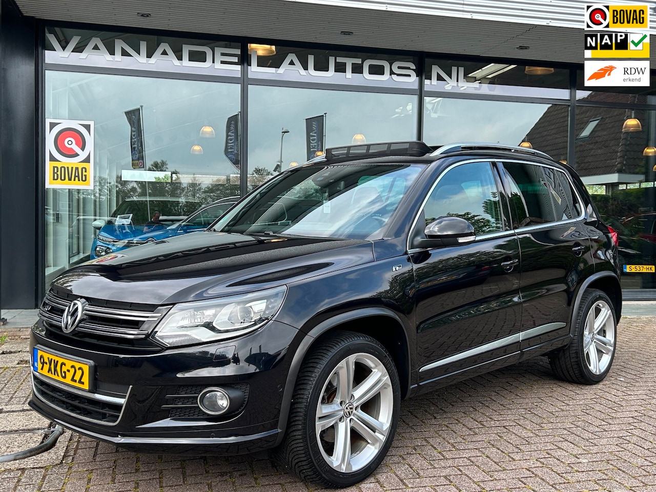 Volkswagen Tiguan - 1.4 TSI R-Line Edition Pano Xenon Clima Trekhaak NL-Auto NAP Dealeronderhouden! - AutoWereld.nl