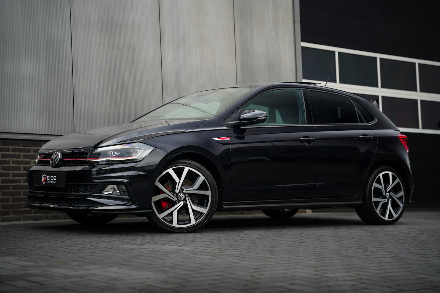 Volkswagen Polo - 2.0 TSI GTI 200 pk / Pano-Dak/ Beats-Sound/ Camera/ Sport-Stoelen/ Led-Koplamp/ Adap. Crui - AutoWereld.nl
