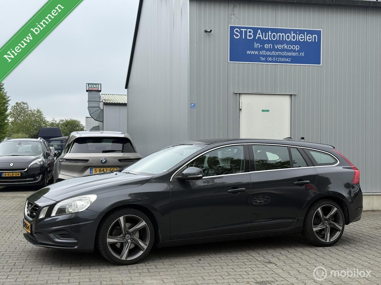Volvo V60 - 1.6 T3 R-Design 1.6 T3 R-Design, Dealer onderhouden, Netjes - AutoWereld.nl