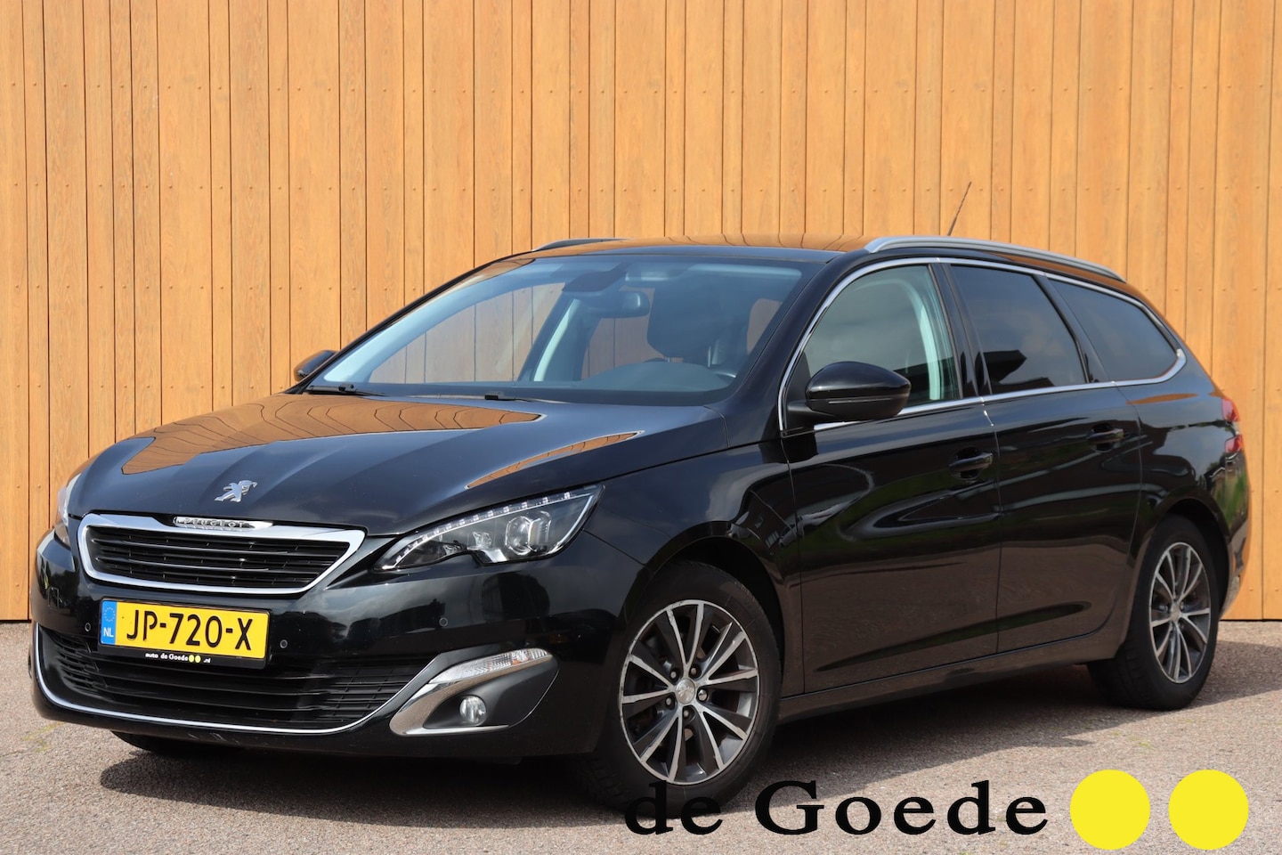 Peugeot 308 SW - 1.2 PureTech Blue Lease Premium org.NL trekhaak - AutoWereld.nl