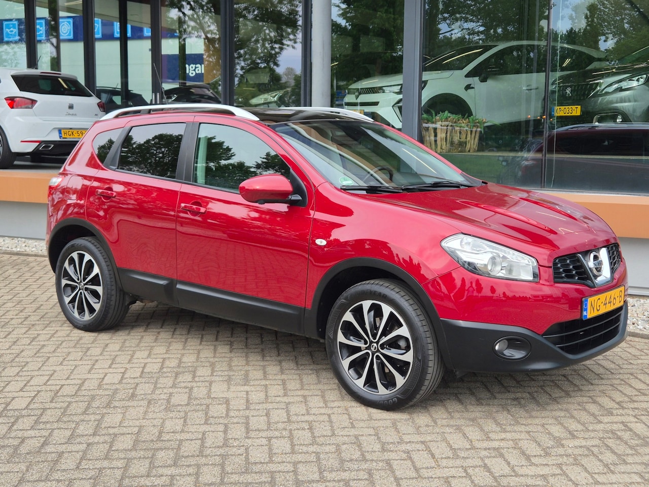 Nissan Qashqai - 1.6 Acenta / Panorama dak / 360 graden camera - AutoWereld.nl