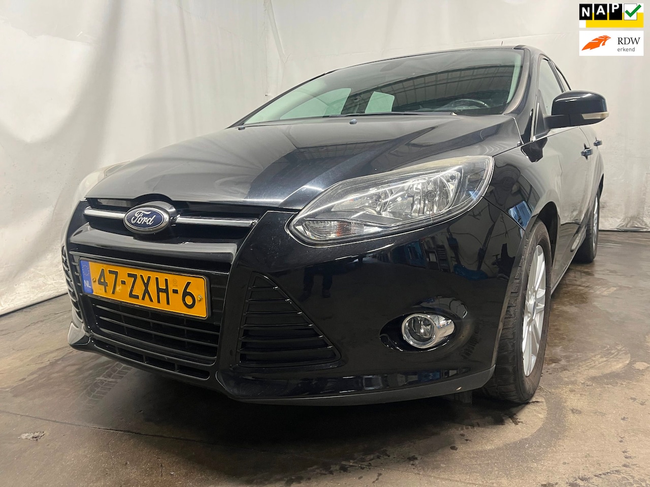 Ford Focus Wagon - 1.0 EcoBoost Titanium - Motor Tikt - Schade - AutoWereld.nl