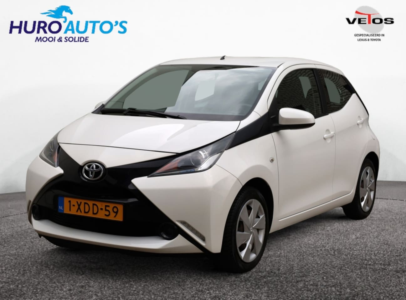 Toyota Aygo - 1.0 VVT-i x-play | NAP | Airco | Multimedia - AutoWereld.nl