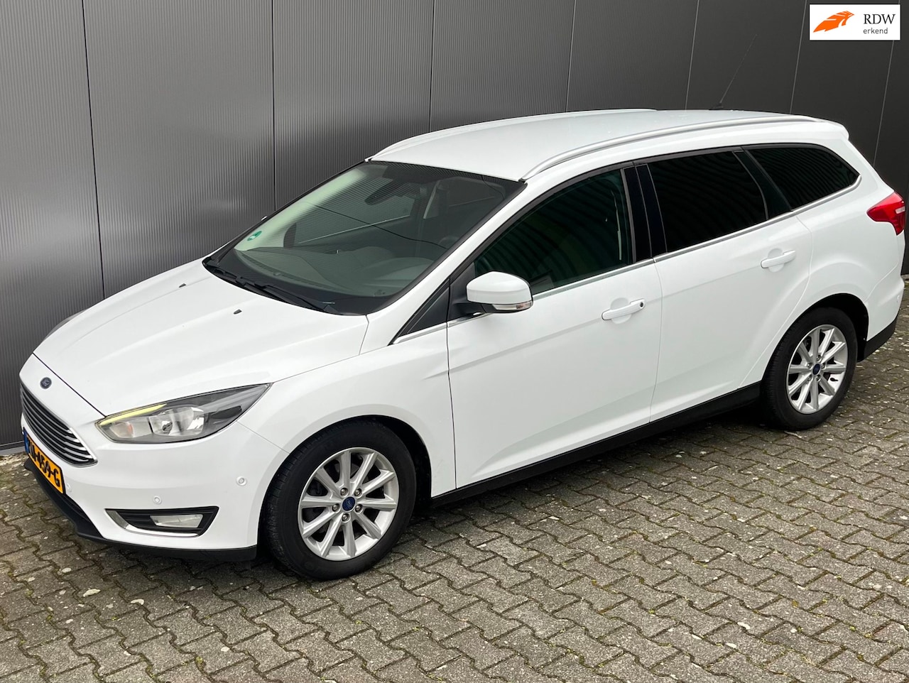 Ford Focus Wagon - 1.0 Titanium 1.0 Titanium - AutoWereld.nl