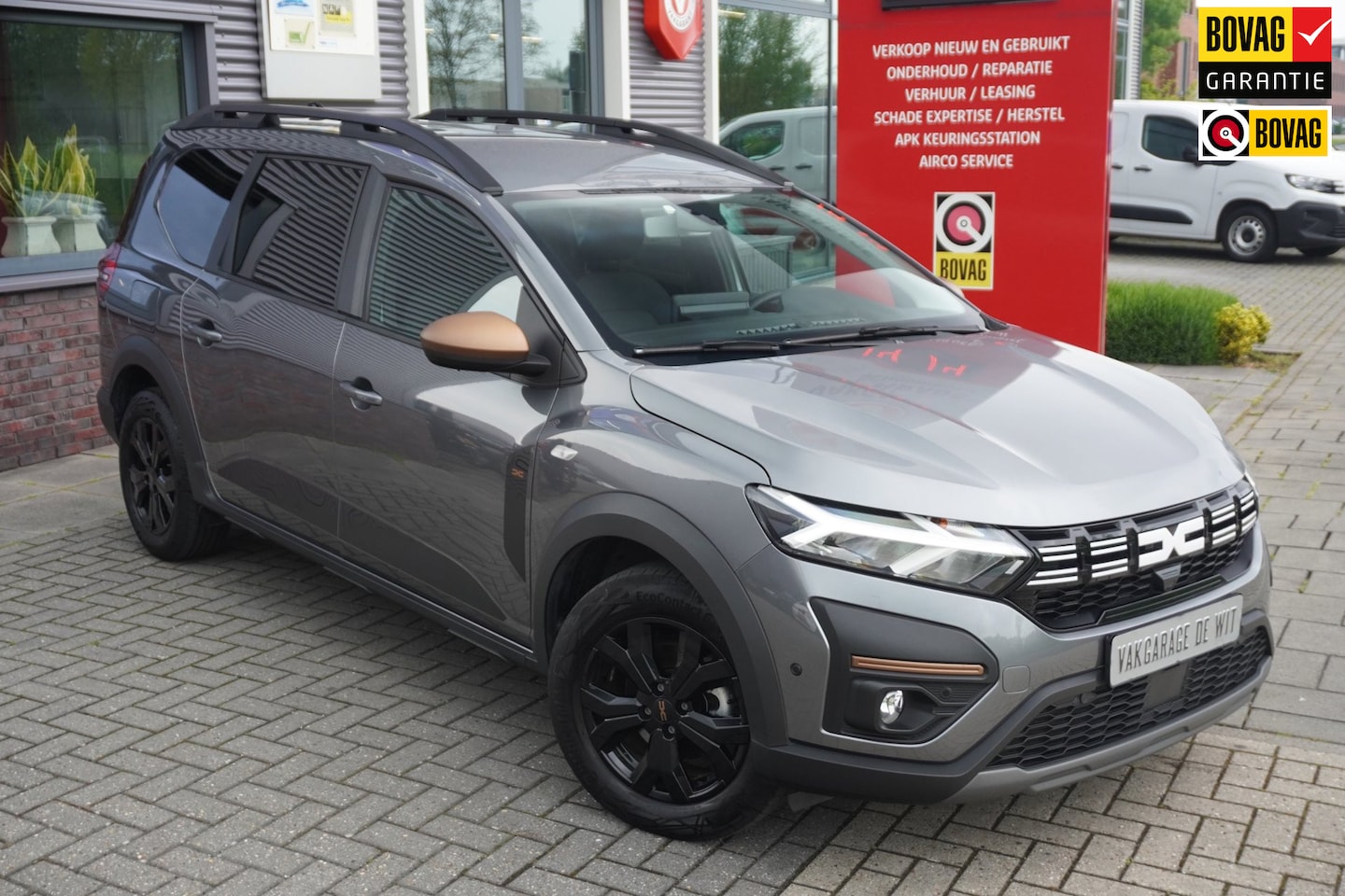 Dacia Jogger - 1.6 Hybrid 140 Extreme 5p. / Carplay / Camera / Blind spot - AutoWereld.nl