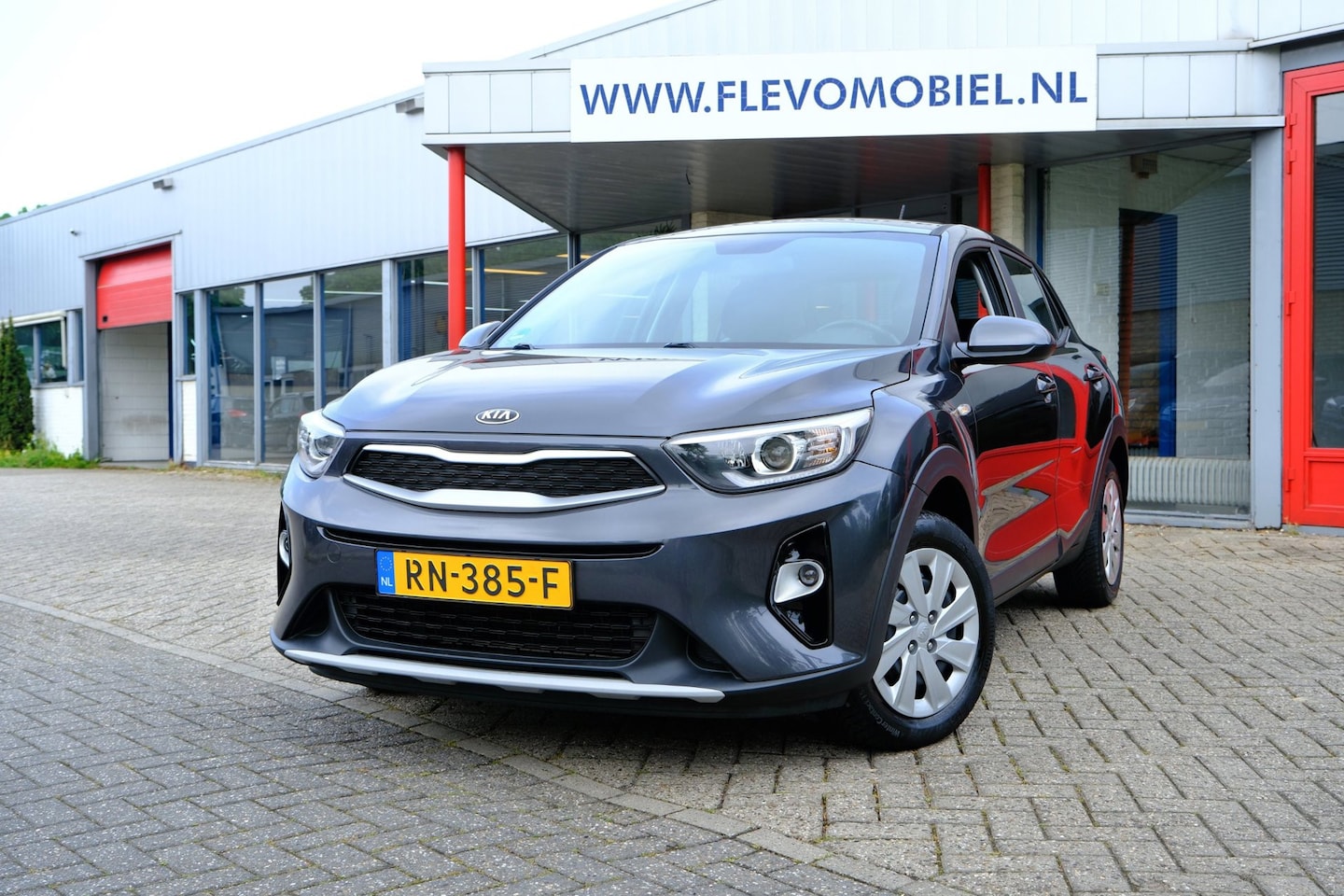 Kia Stonic - 1.2 MPi ComfortPlusLine Navigator *46.760km!* Navi|1e Eig|Cam|Airco|CarPlay - AutoWereld.nl