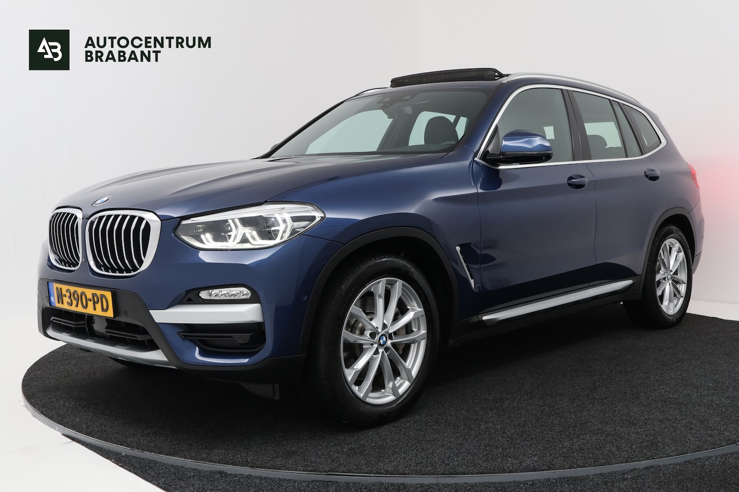 BMW X3 - XDrive30i High Executive (PANORAMADAK, TREKHAAK, STOELVERWARMING, CAMERA, NAVIGATIE, DEALE - AutoWereld.nl