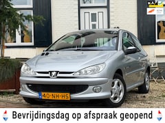 Peugeot 206 - 1.4 Quiksilver|Airco|Elek-ramen|Trekhaak|