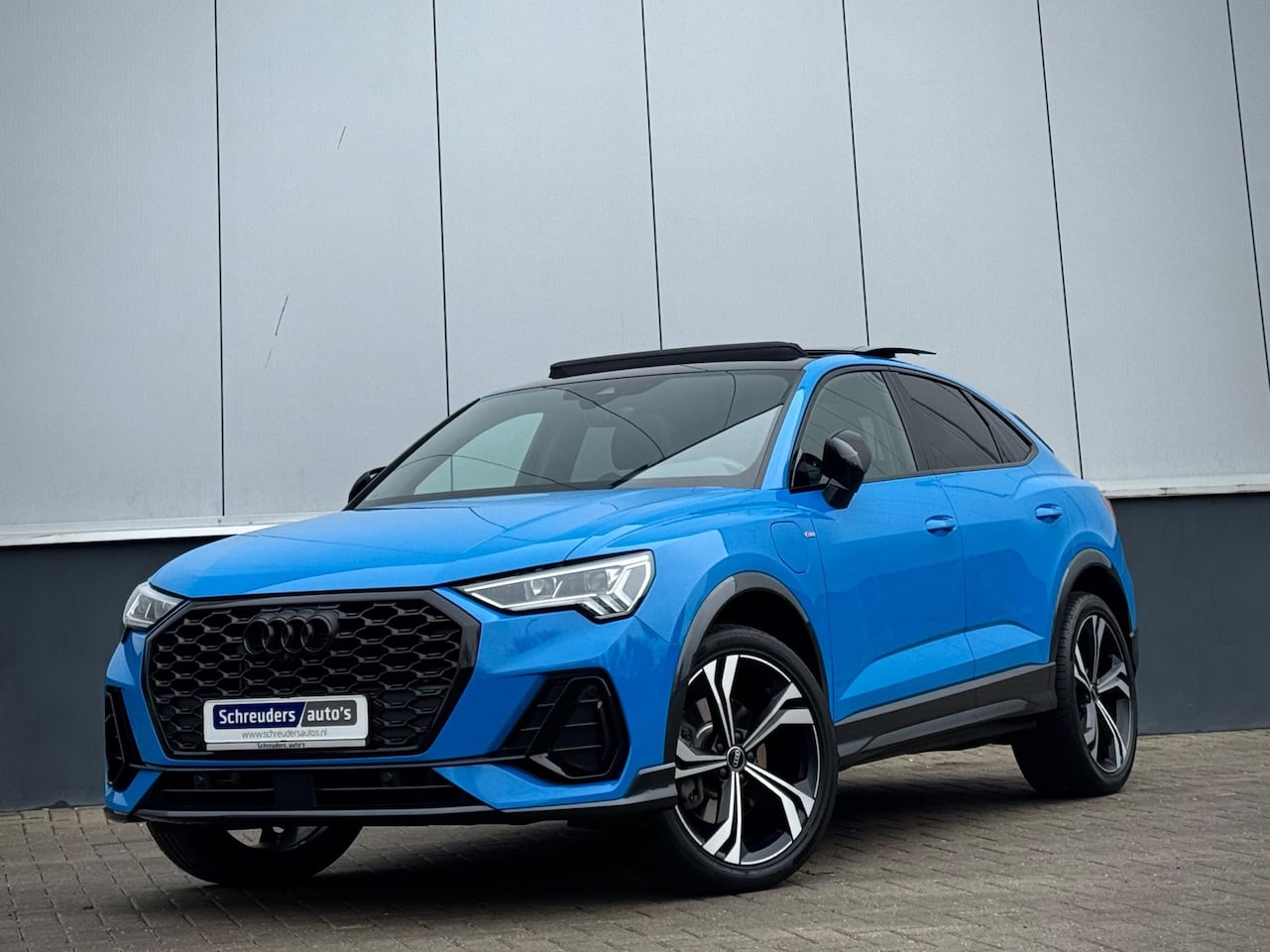 Audi Q3 Sportback - 45 TFSI e Hybrid 3x S-Line Black Edition. RS-Turboblauw - AutoWereld.nl