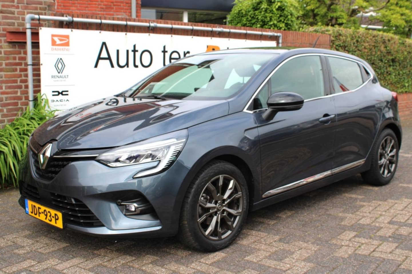 Renault Clio - TCe 100 pk Intens camera /groot scherm/stoelverw./stuurverw. /e.t.c. - AutoWereld.nl