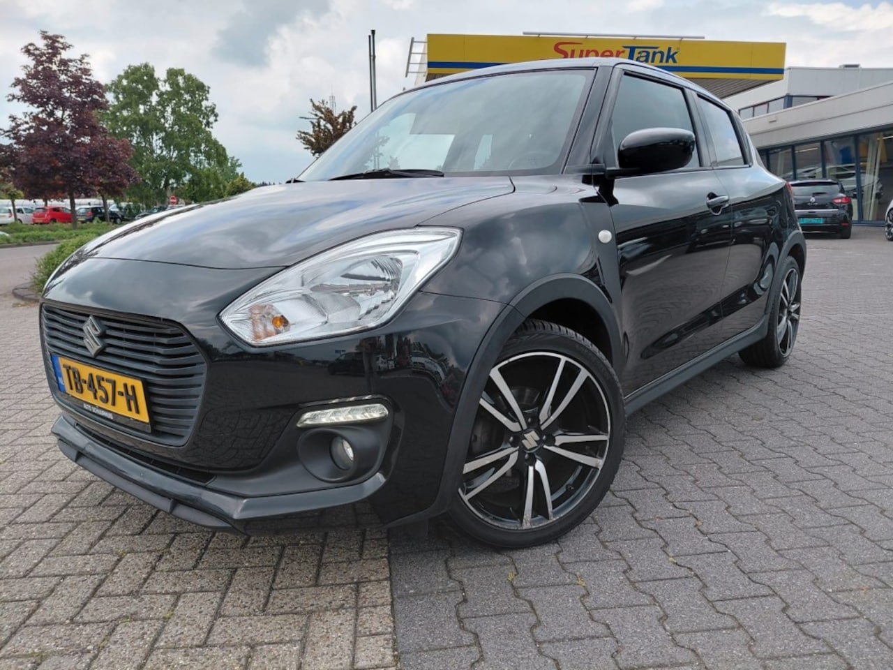 Suzuki Swift - 1.2 SPORTLINE DUBBELE UITLATEN CARPLAY CAMERA AIRCO - AutoWereld.nl