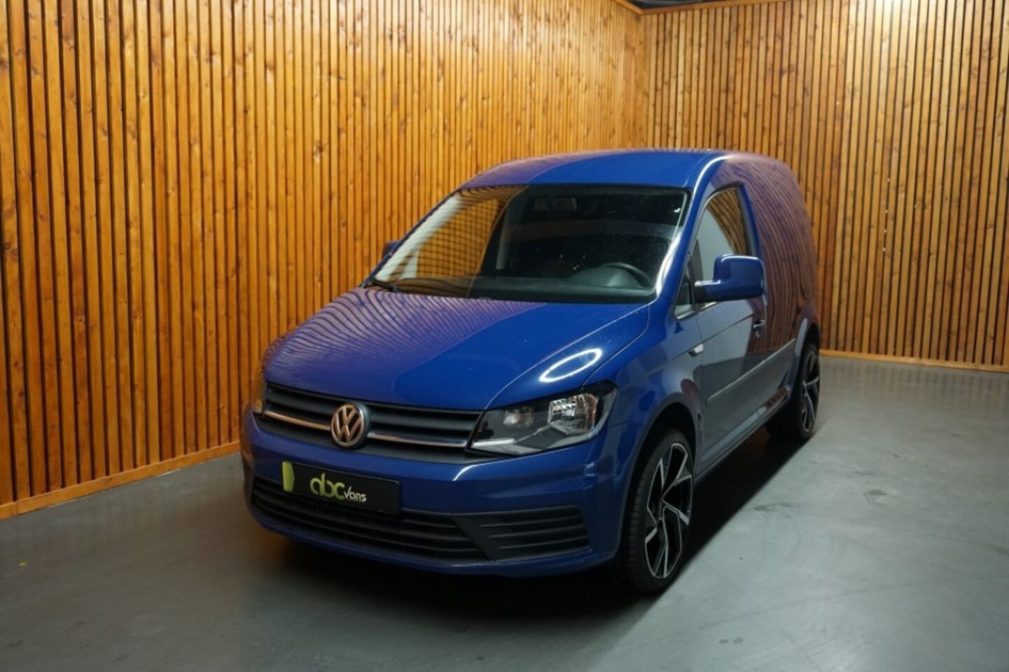 Volkswagen Caddy - 2.0 TDI L1H1 BMT COMFORTLINE/ AIRCO/ NAVI - AutoWereld.nl