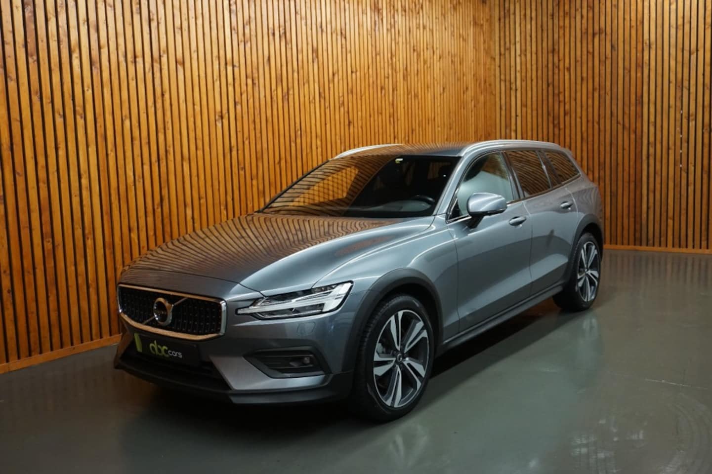 Volvo V60 Cross Country - 2.0 T5 AWD PRO CROSS COUNTRY - AutoWereld.nl