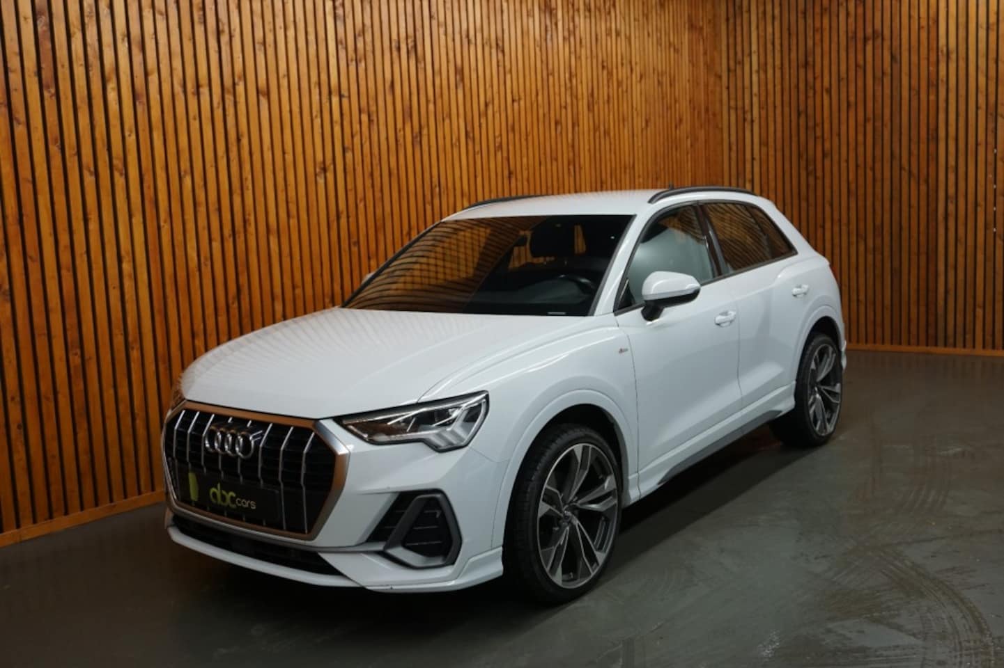 Audi Q3 - 35 TFSI AUTOMAAT 3X S-LINE EDITION NAVI CLIMA - AutoWereld.nl