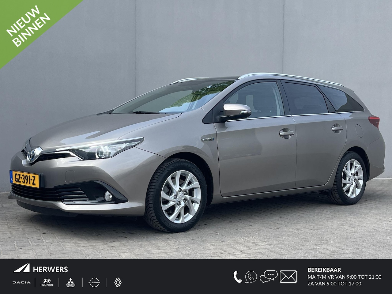Toyota Auris - 1.8 Hybrid Dynamic / Panoramadak / Cruise Control / Electronic Climate Control / Navigatie - AutoWereld.nl
