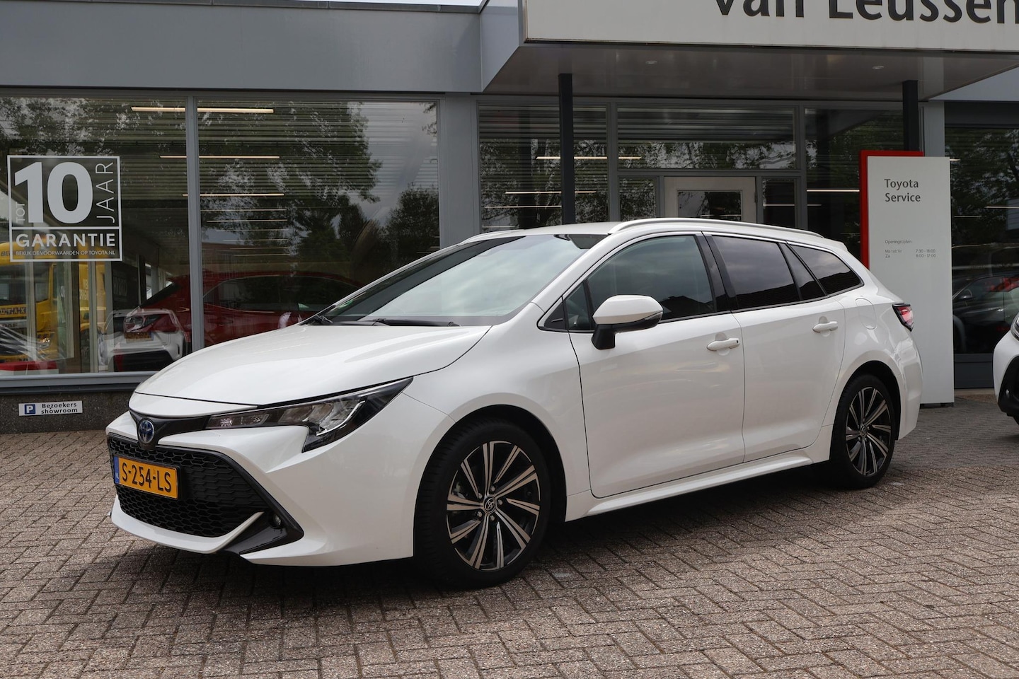 Toyota Corolla Touring Sports - 1.8 Hybrid Dynamic KEYLESS NAVIGATIE PARKEERCAMERA NL-AUTO - AutoWereld.nl