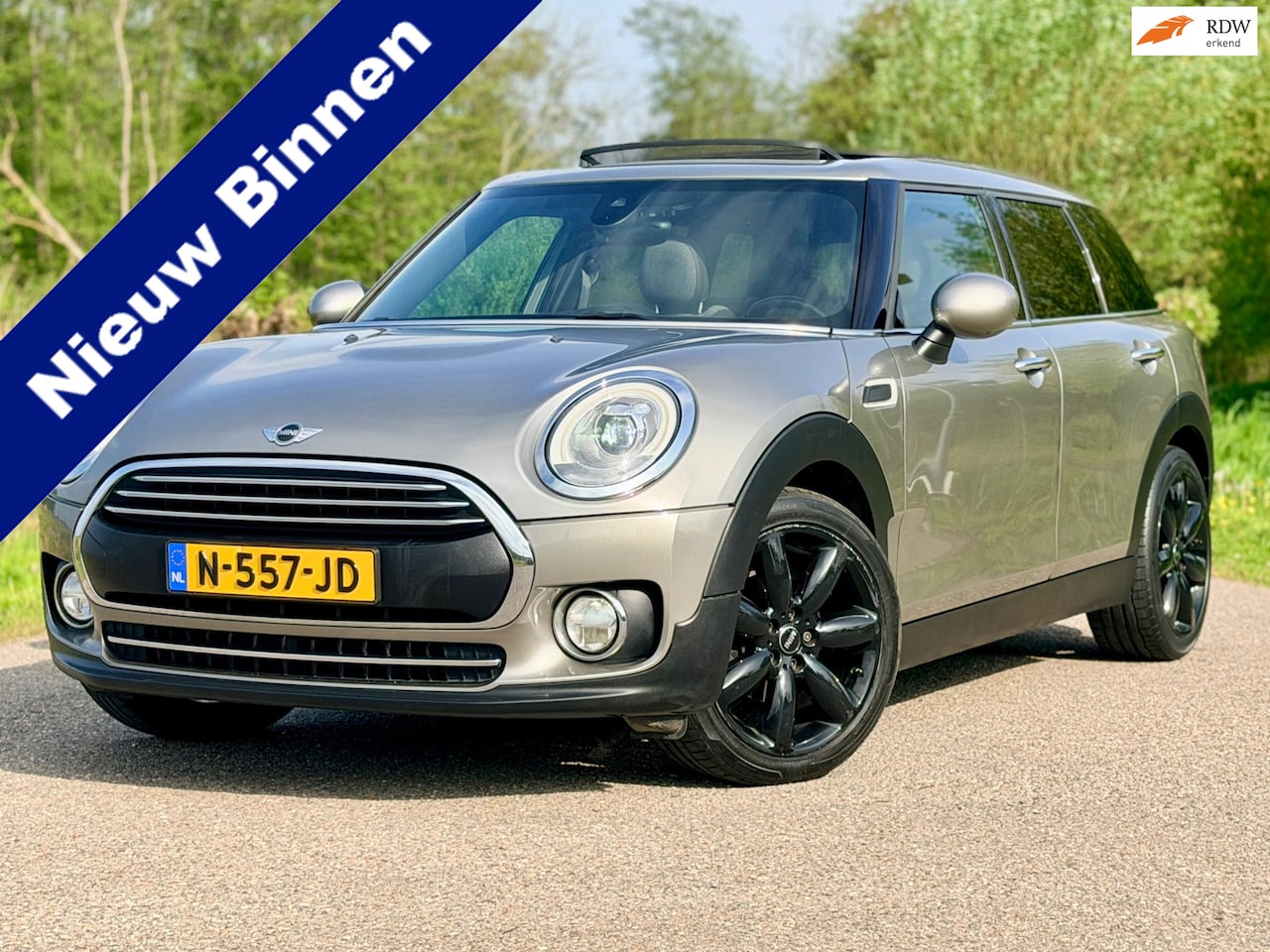 MINI Clubman - Mini 1.5 Chili Half Leder Panodak Stoelverwarming Clima PDC Navi Carplay Perfect Onderhoud - AutoWereld.nl