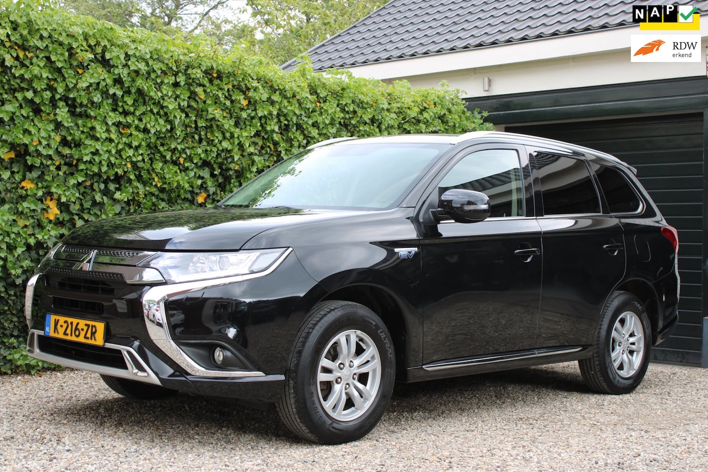 Mitsubishi Outlander - 2.4 PHEV Pure | Achteruitrijcamera | Carplay | Stoelverwarming - AutoWereld.nl