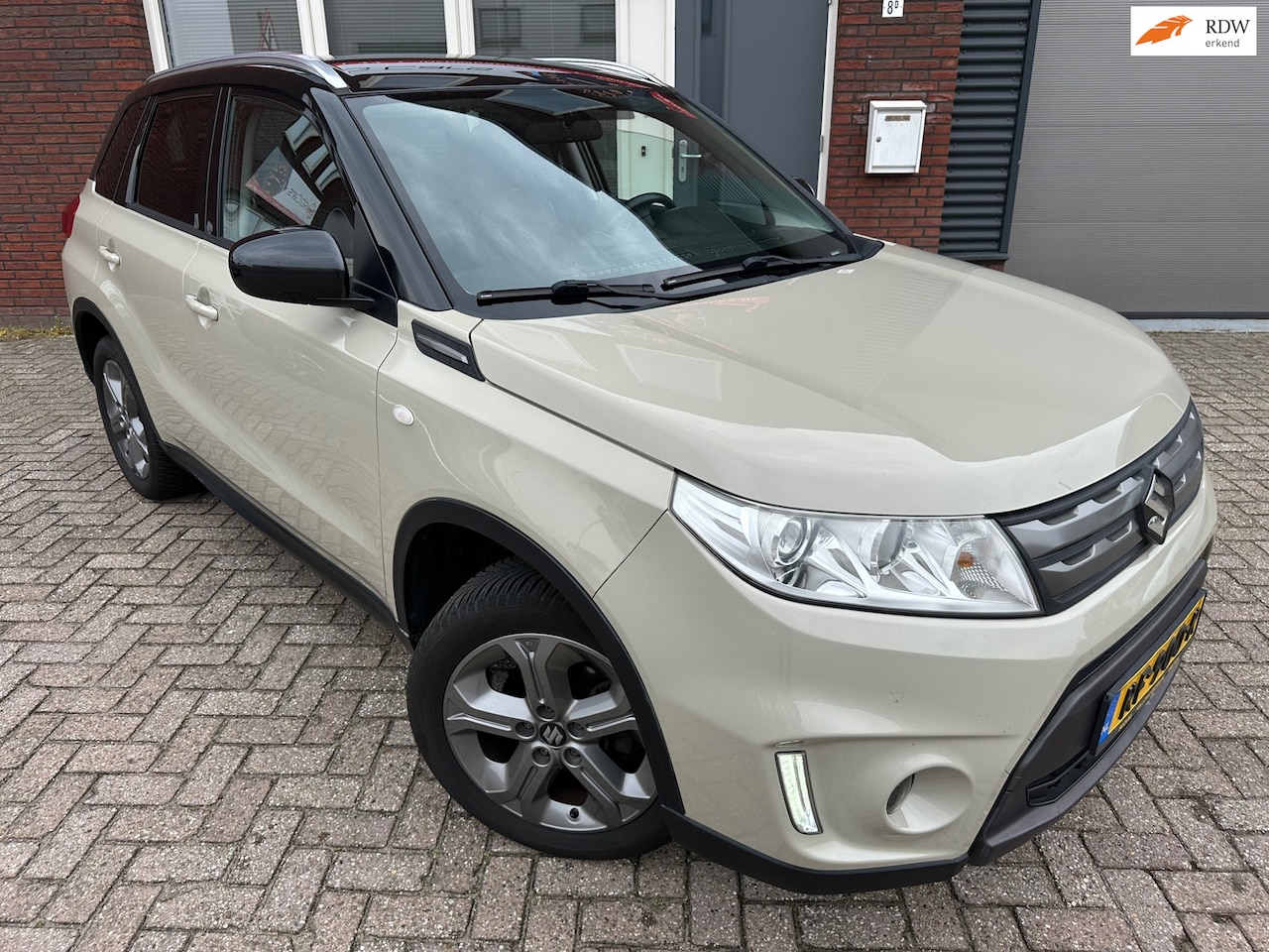 Suzuki Vitara - 1.6 Exclusive / Navi / Camera / PDC / - AutoWereld.nl