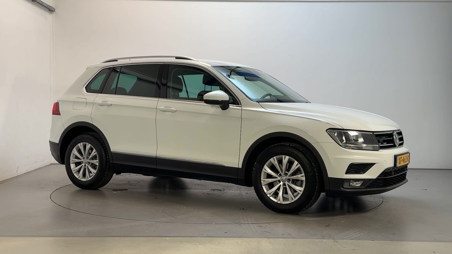 Volkswagen Tiguan - 1.5 TSI 150pk DSG ACT Comfortline Business Navigatie Parkeersensoren App-Connect DAB+ - AutoWereld.nl