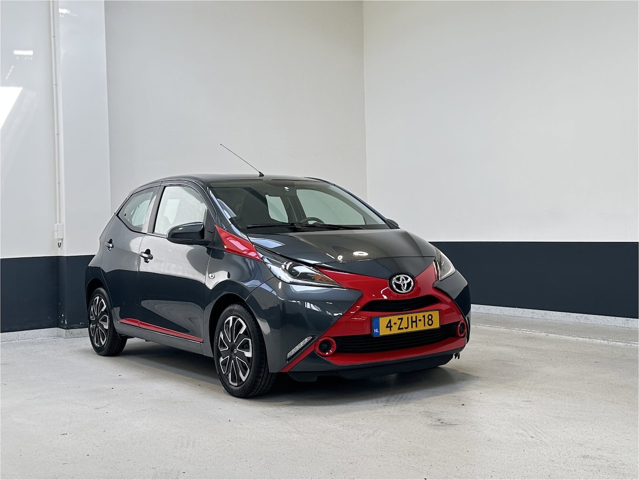 Toyota Aygo - 1.0 VVT-i x-play | Camera| NL | Bluetooth | - AutoWereld.nl