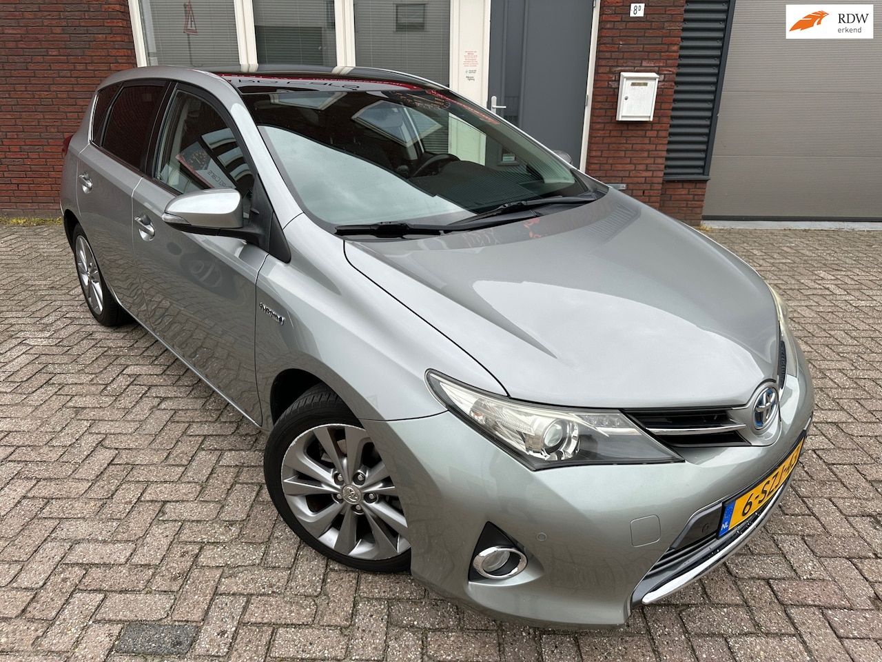 Toyota Auris - 1.8 Hybrid Lease / Pano / Navi / Camera / PDC / NAP - AutoWereld.nl