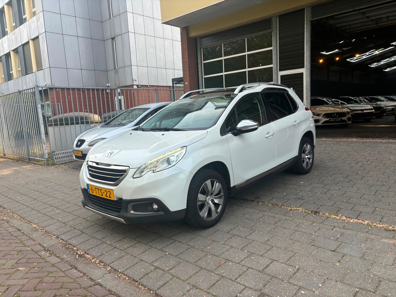 Peugeot 2008 - 1.2 VTi Allure PANO LED *NAP * AUTOMAAT BONKT - AutoWereld.nl