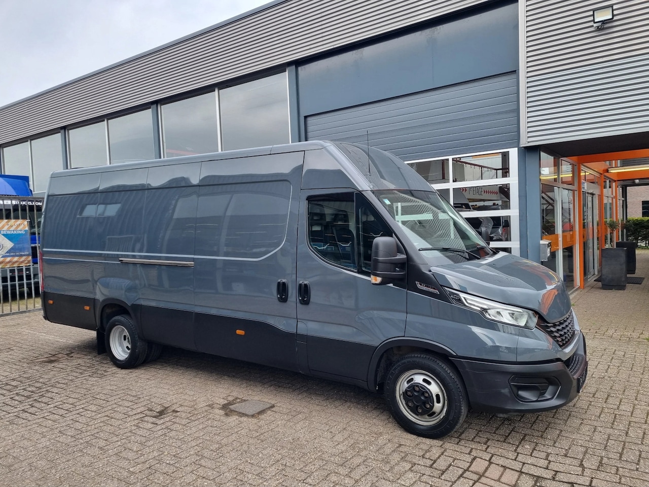 Iveco Daily - 35C18 3.0D 180 PK L4H2 Maxi Hi-Matic Euro 6 - AutoWereld.nl