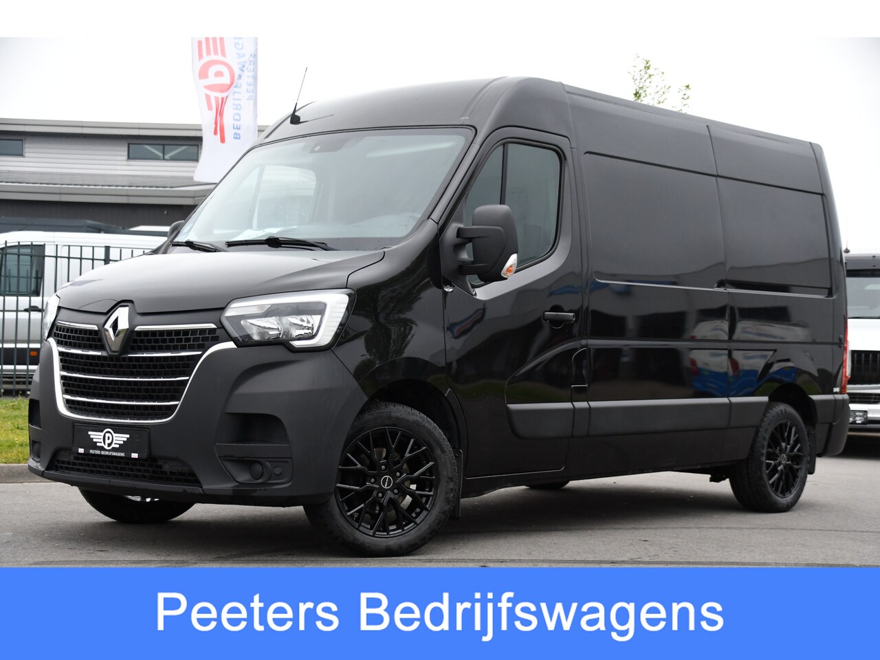 Renault Master - T35 2.3 dCi 150 L2H2 Black Edition Cruise, Camera, Carplay, 150pk, Multimedia, LED, NAVI, - AutoWereld.nl