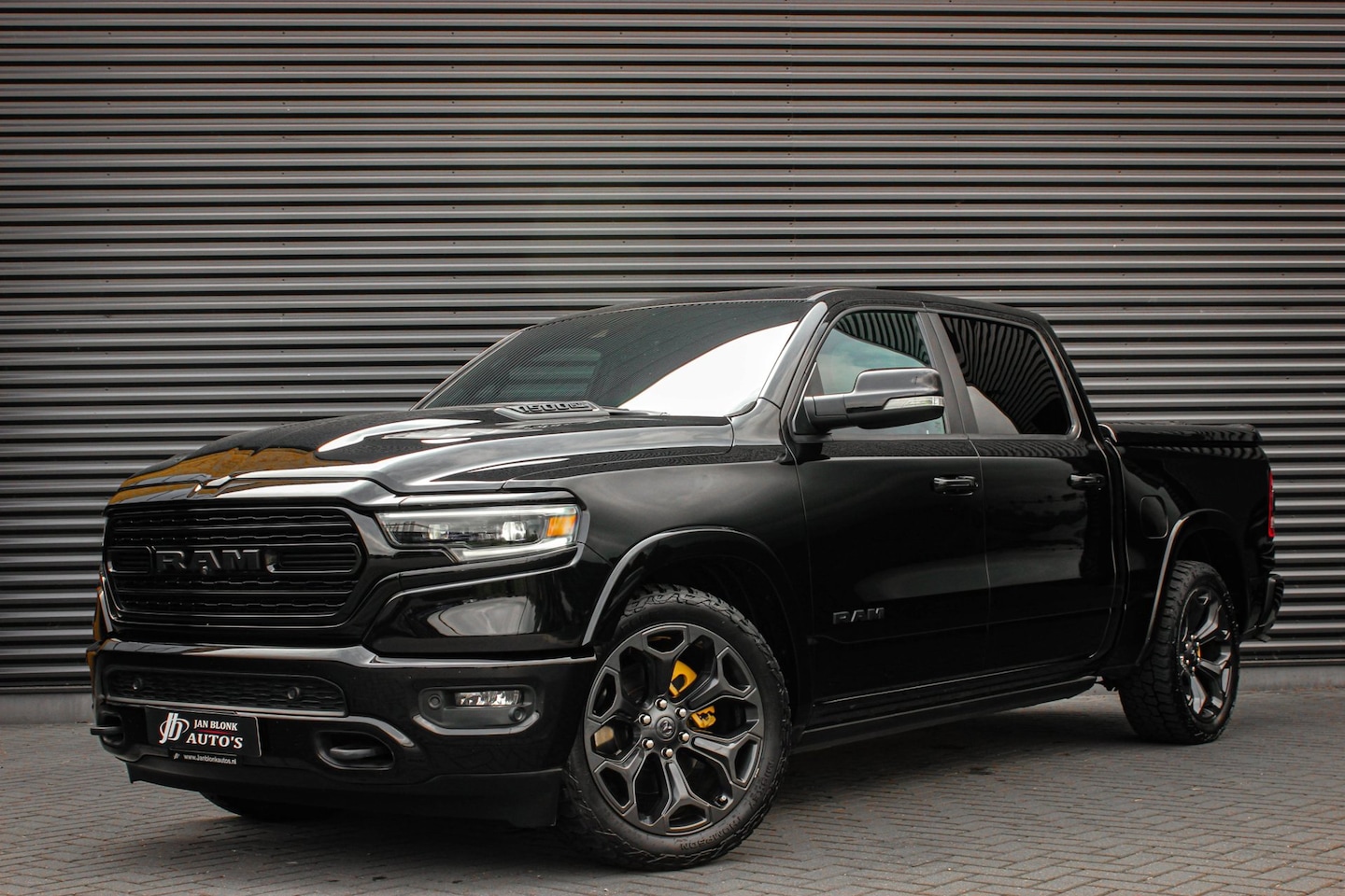Dodge Ram 1500 - 5.7 V8 4x4 CREW CAB LIMITED 2020 100DKM / PANO-DAK / COMPLETE HISTORY / FULL OPTIONS / LUC - AutoWereld.nl