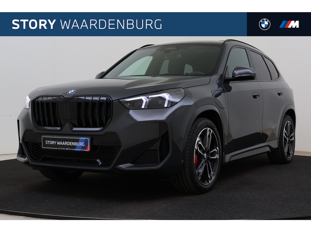 BMW X1 - xDrive25e M Sport Automaat / Panoramadak / Trekhaak / Sportstoelen / M Adaptief onderstel - AutoWereld.nl