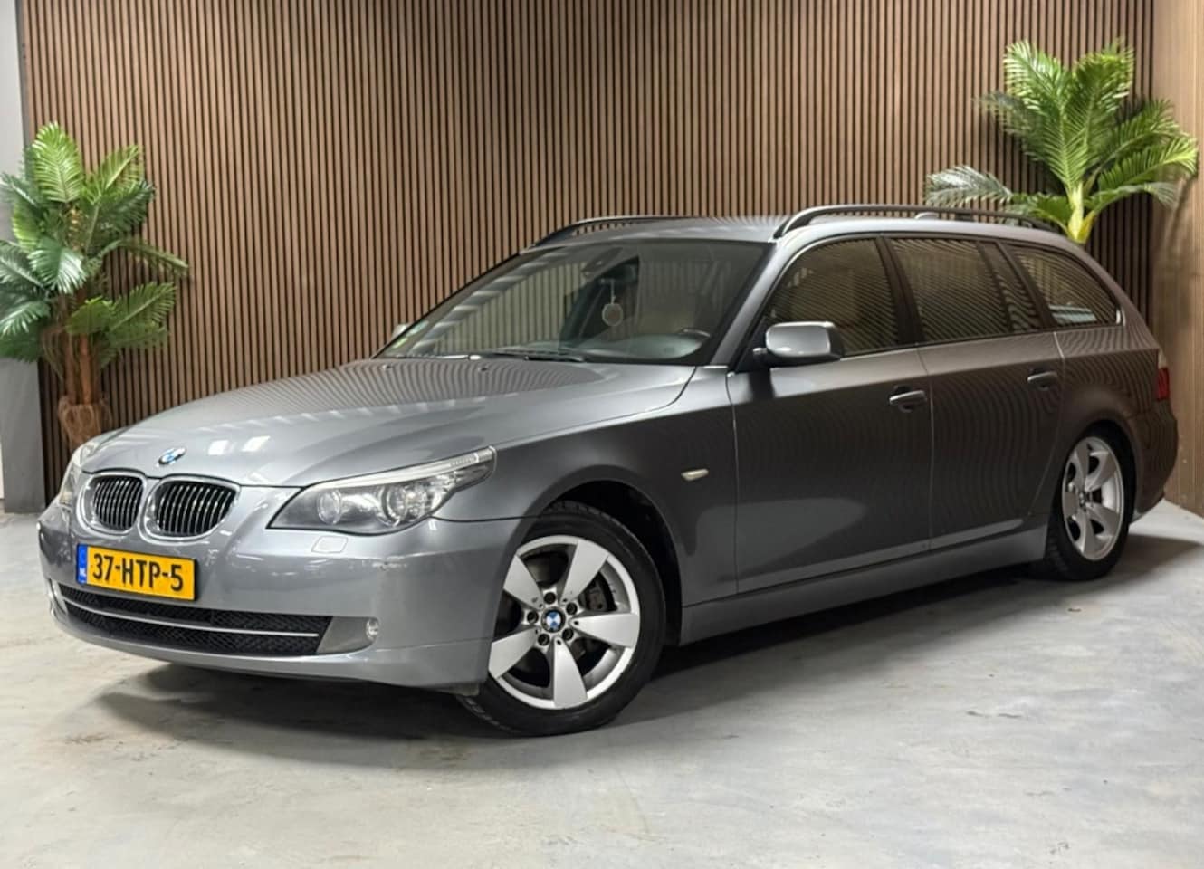 BMW 5-serie Touring - 523i Bns Edition II achter luchtvering kapot - AutoWereld.nl